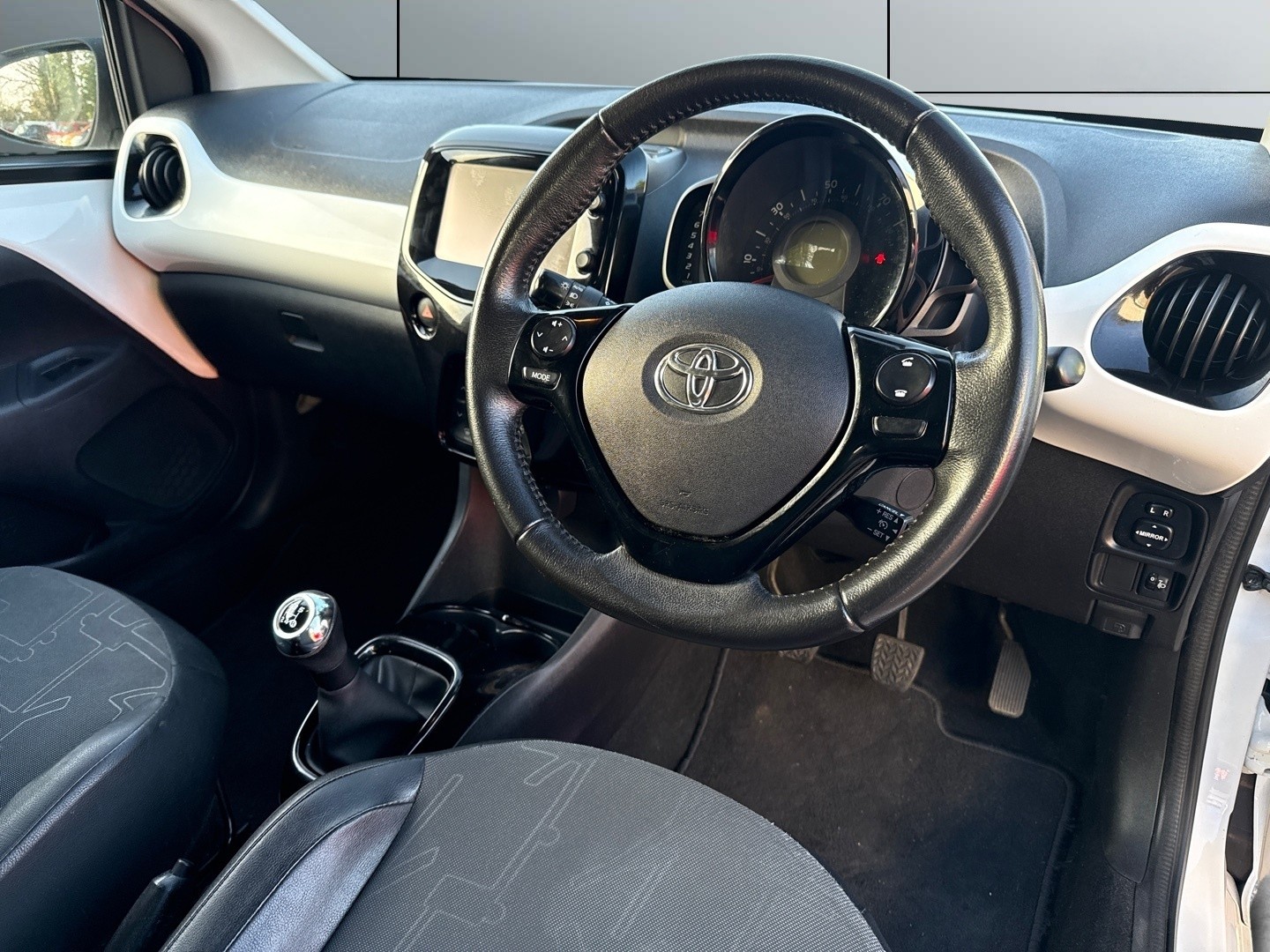 Used Toyota AYGO 2015 for sale - 76687235: Photo 9