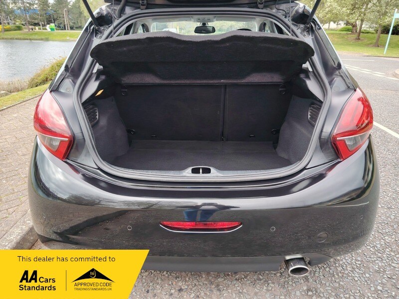 Used Peugeot 208 2015 for sale - 78140984: Photo 8