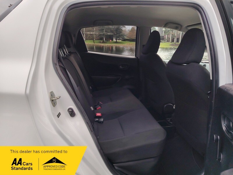 Used Toyota Yaris 2013 for sale - 77802399: Photo 25