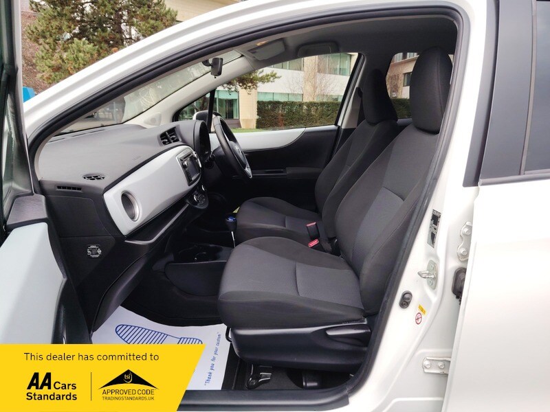 Used Toyota Yaris 2013 for sale - 77802399: Photo 32