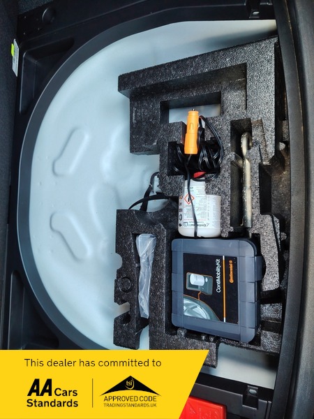 Used Volvo V40 2012 for sale - 77802401: Photo 10