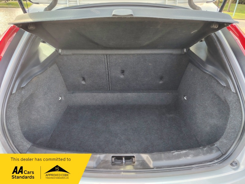 Used Volvo V40 2012 for sale - 77802401: Photo 9