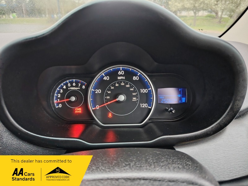 Used Hyundai i10 2012 for sale - 78018025: Photo 24