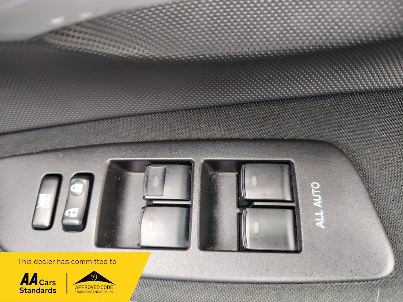 Used Toyota Auris 2010 for sale - 78097609: Photo 24