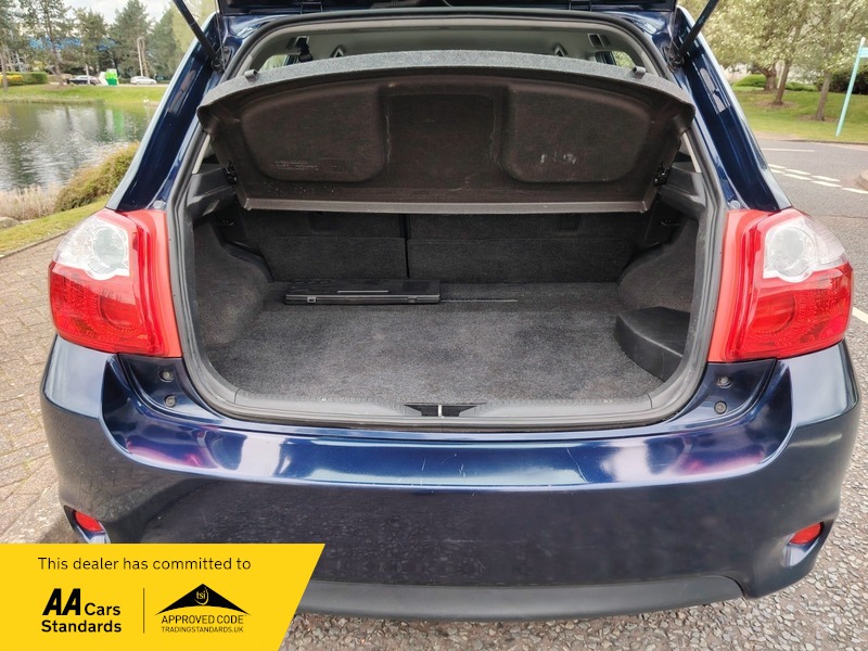 Used Toyota Auris 2010 for sale - 78097609: Photo 8