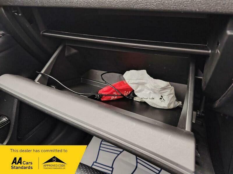 Used Mitsubishi Outlander 2014 for sale - 77802417: Photo 41