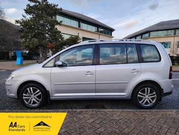 Used Volkswagen Touran 2009 for sale - 77802386: Photo