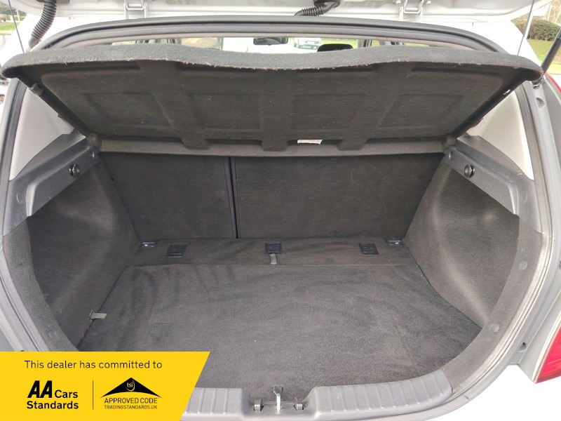 Used Hyundai i30 2009 for sale - 77802420: Photo 9