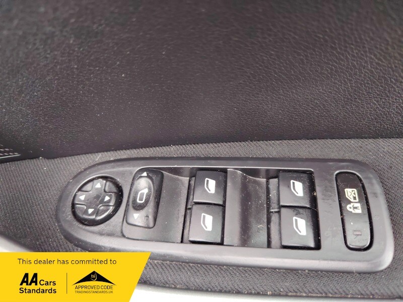 Used Peugeot 308 2010 for sale - 77802402: Photo 23