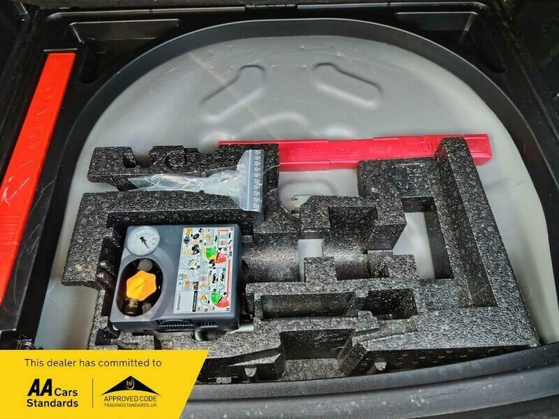 Used Volvo V40 2016 for sale - 77953600: Photo 11