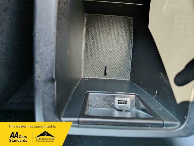 Used Volvo V40 2016 for sale - 77953600: Photo 36