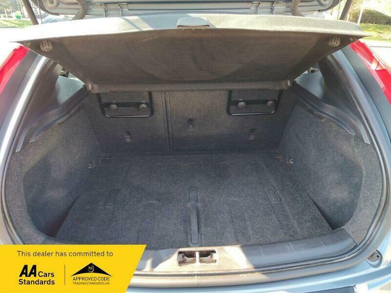 Used Volvo V40 2016 for sale - 77953600: Photo 9