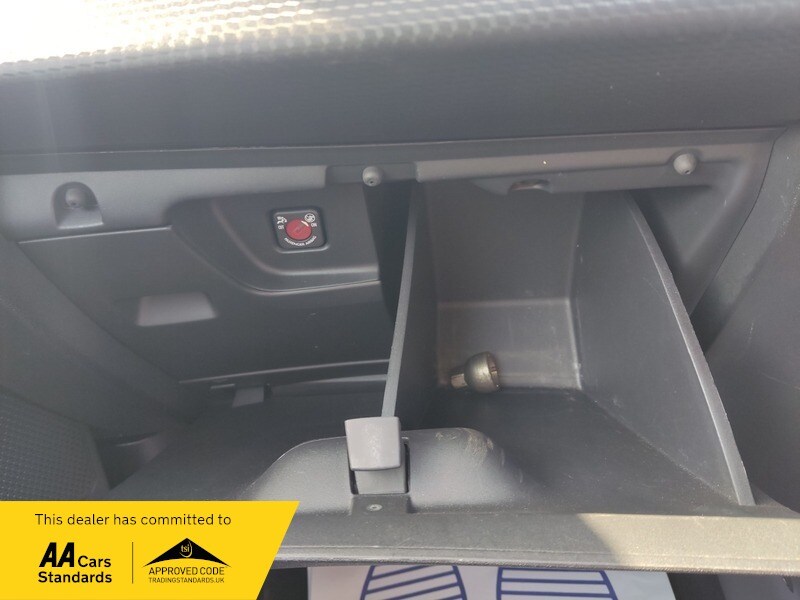 Used Peugeot 208 2017 for sale - 77802414: Photo 34