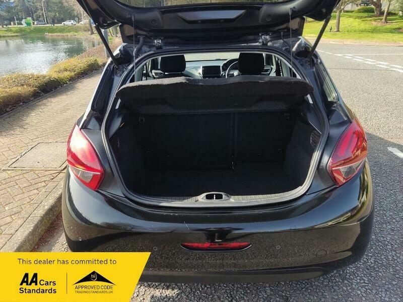 Used Peugeot 208 2017 for sale - 77802414: Photo 8