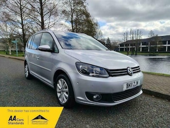 Used Volkswagen Touran 2011 for sale - 77802424: Photo