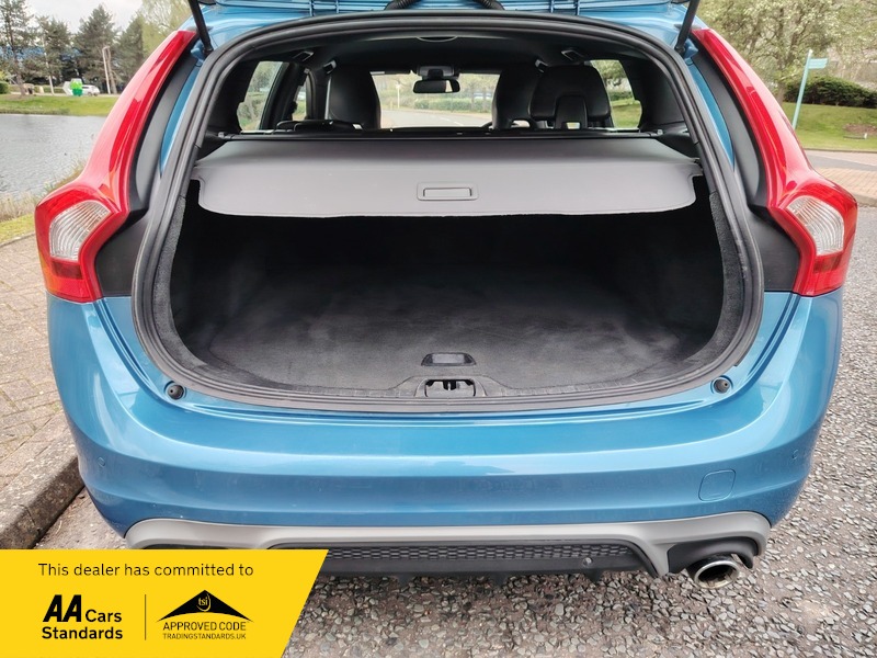 Used Volvo V60 2015 for sale - 78140880: Photo 8