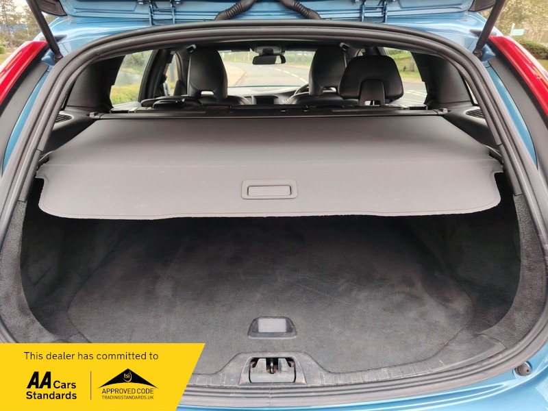 Used Volvo V60 2015 for sale - 78140880: Photo 9