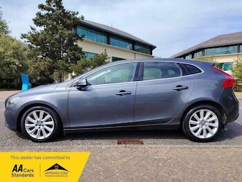 Used Volvo V40 2013 for sale - 78459100: Photo