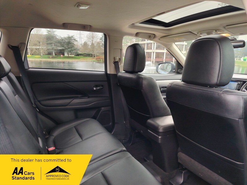 Used Mitsubishi Outlander 2015 for sale - 77802407: Photo 28