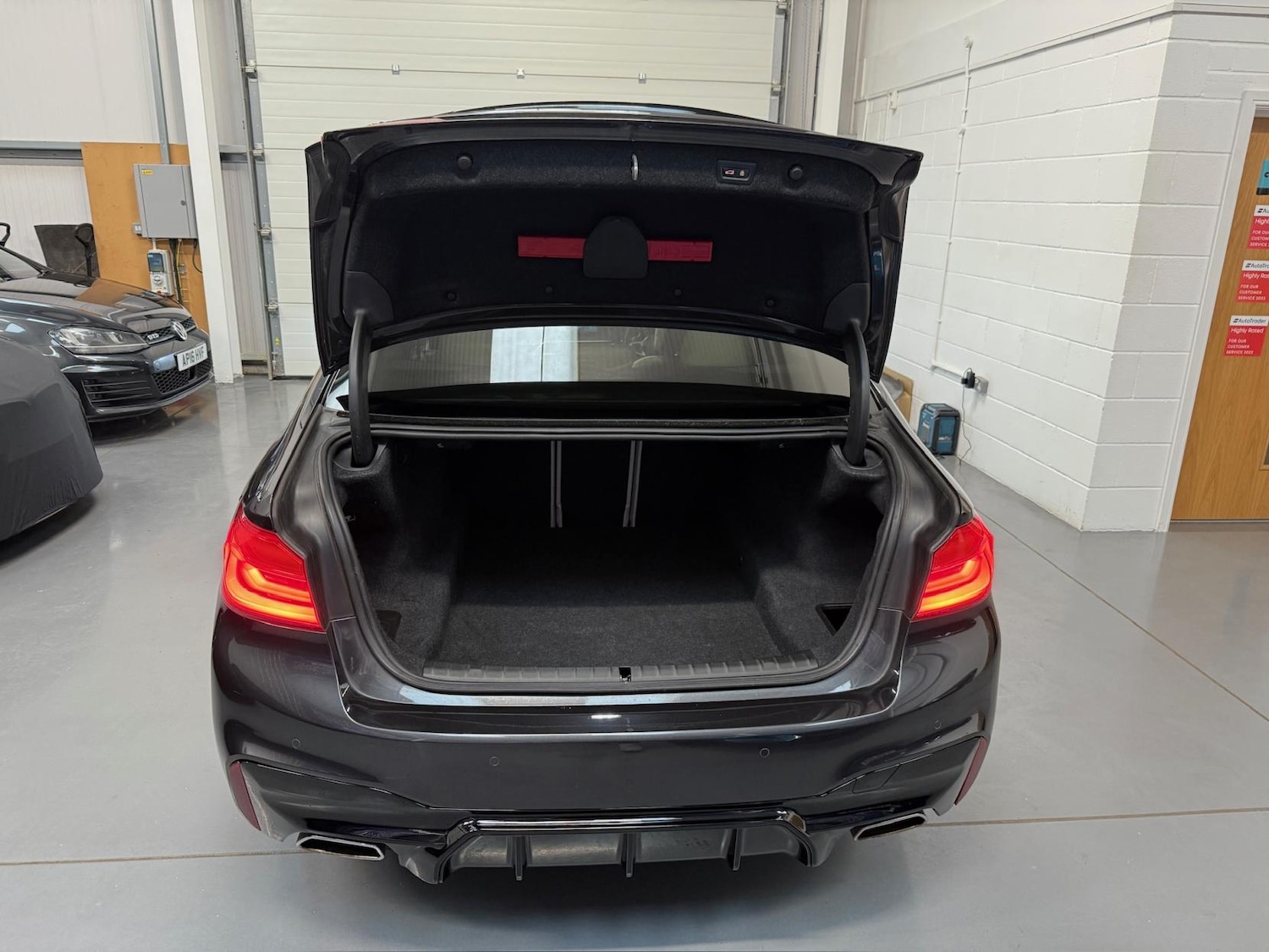 Used BMW 5 Series 2017 for sale - 76534323: Photo 23