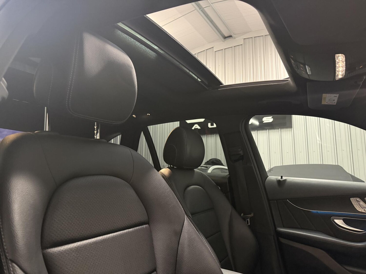 Used Mercedes-Benz GLC 2017 for sale - 77640923: Photo 31