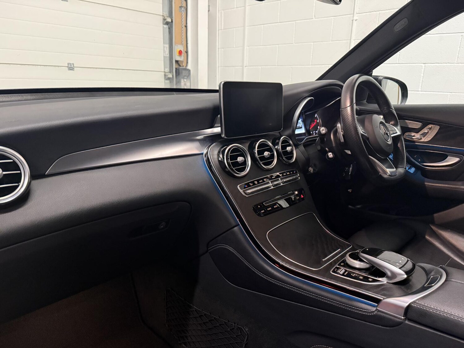 Used Mercedes-Benz GLC 2017 for sale - 77640923: Photo 33