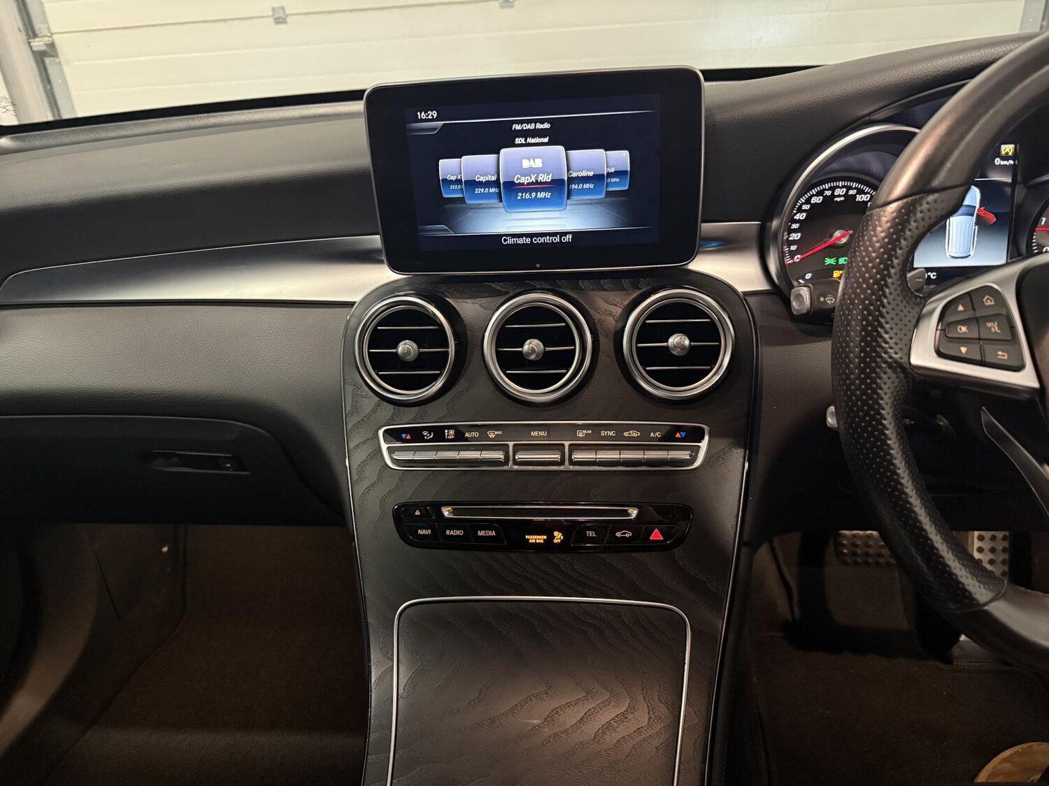 Used Mercedes-Benz GLC 2017 for sale - 77640923: Photo 38