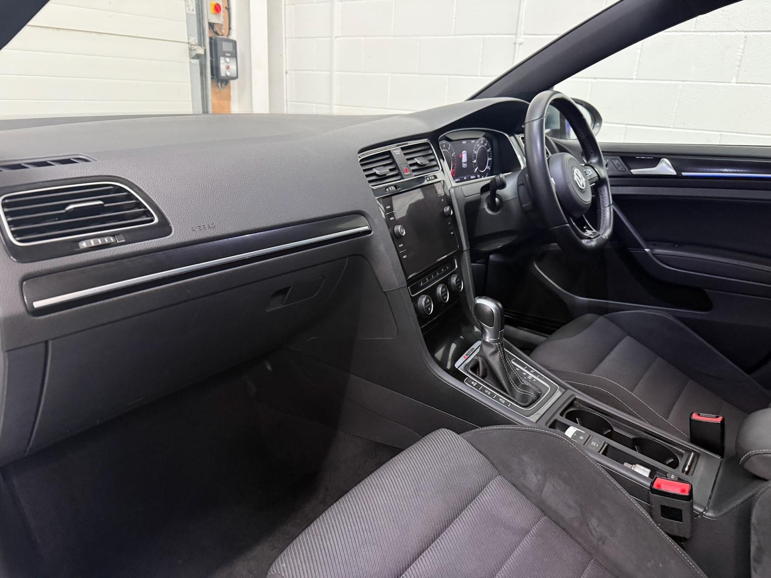 Used Volkswagen Golf 2018 for sale - 77890162: Photo 29