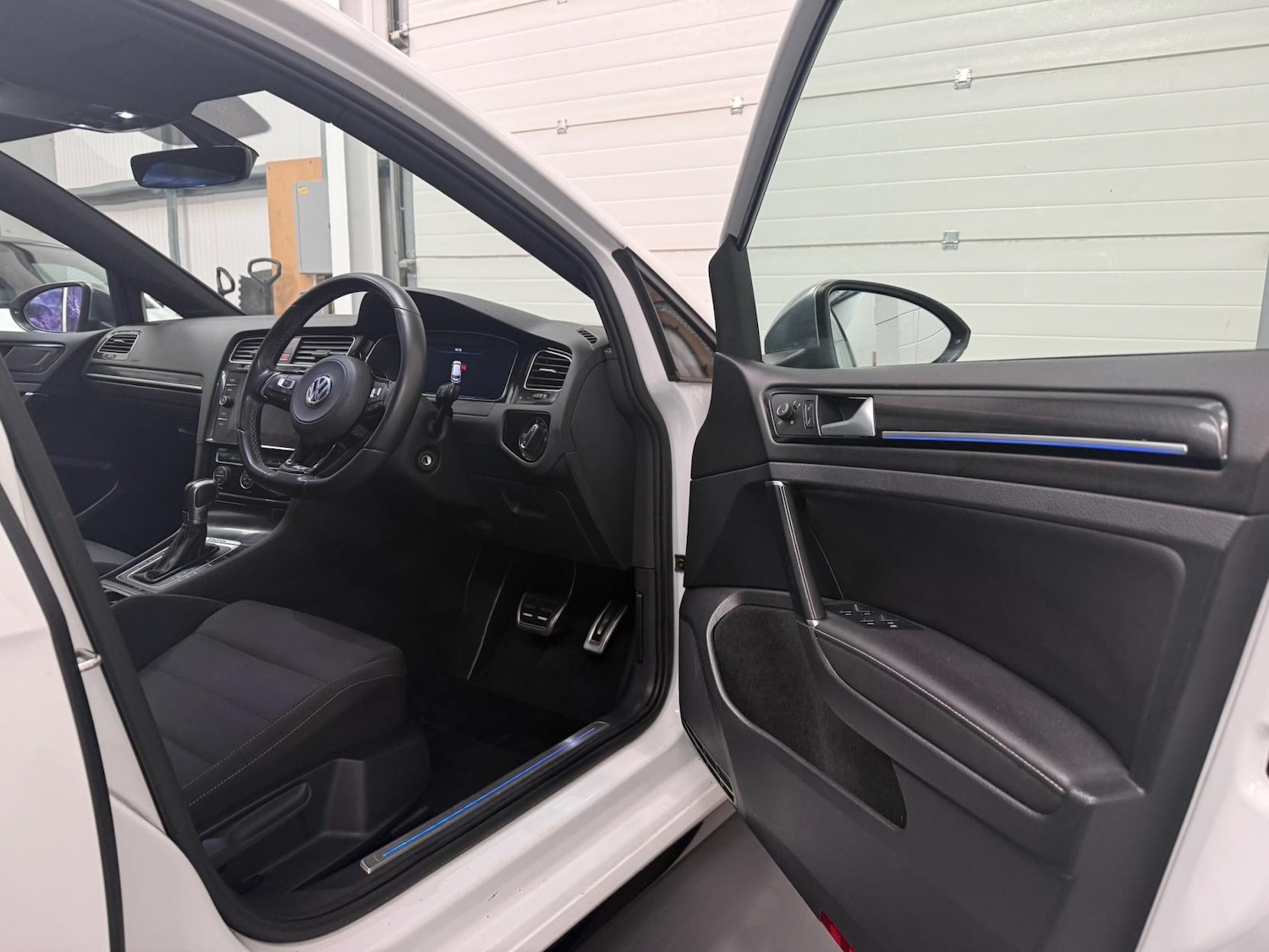 Used Volkswagen Golf 2018 for sale - 77890162: Photo 40