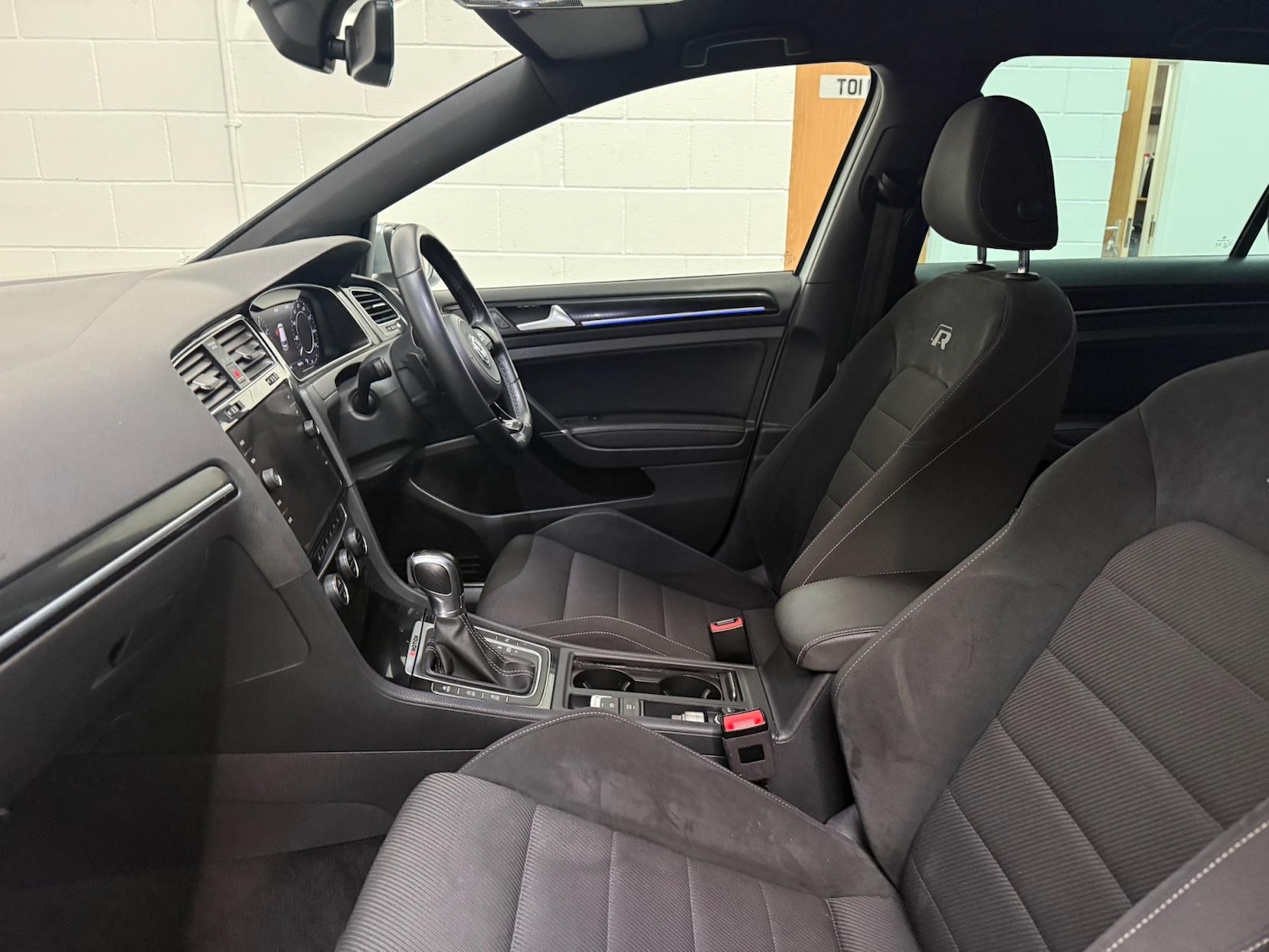 Used Volkswagen Golf 2018 for sale - 77640921: Photo 30