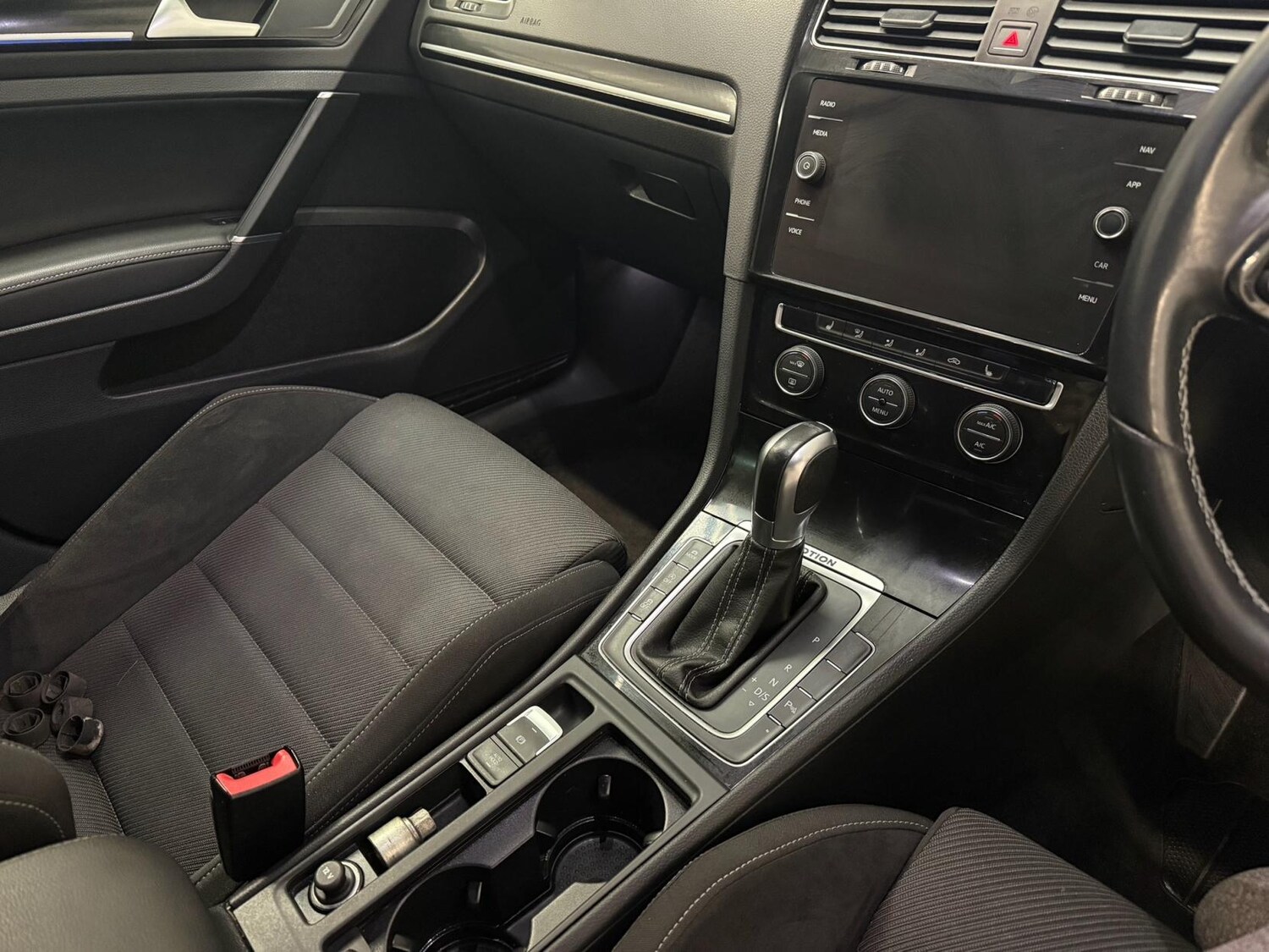 Used Volkswagen Golf 2018 for sale - 77640921: Photo 32