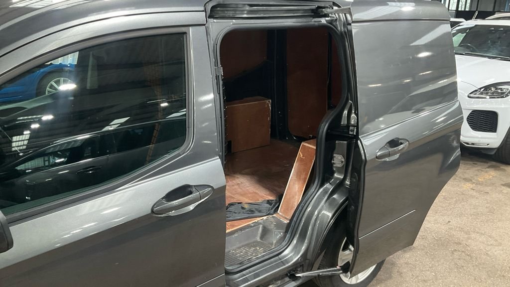Used Ford Transit Courier 2018 for sale - 77399718: Photo 8