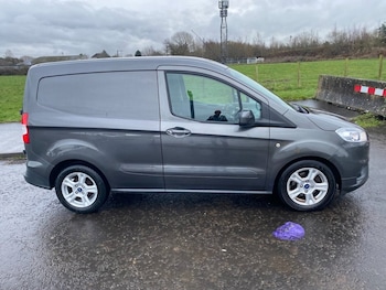 Used Ford Transit Courier 2018 for sale - 79221079: Photo