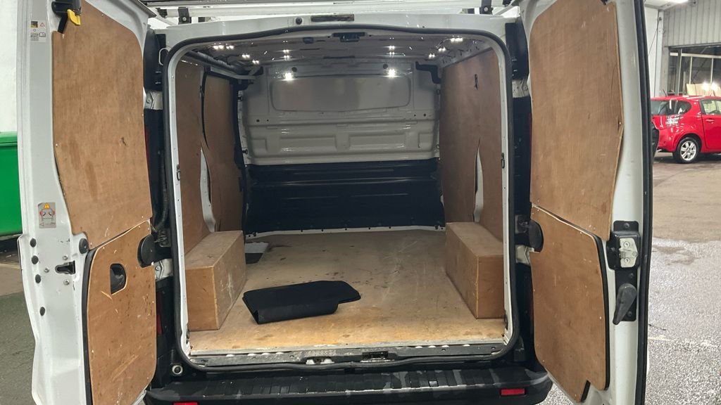 Used Vauxhall Vivaro 2016 for sale - 76698137: Photo 11