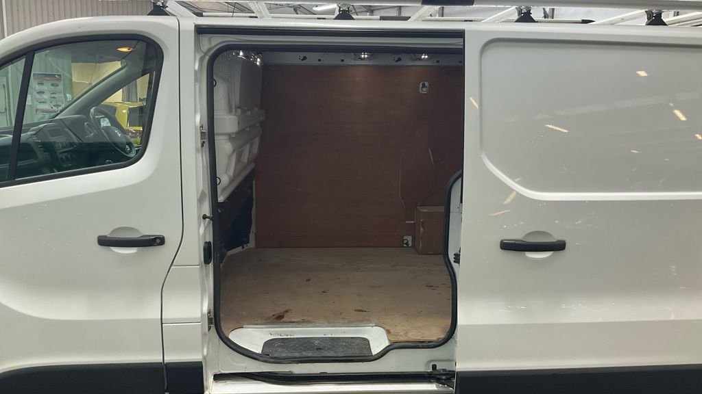 Used Vauxhall Vivaro 2016 for sale - 76698137: Photo 12