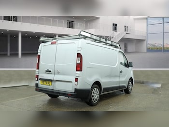 Used Nissan NV300 2017 for sale - 77981632: Photo