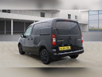 Used Peugeot Partner 2018 for sale - 77483514: Photo