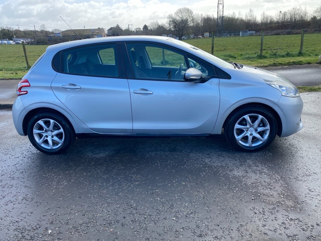 Used Peugeot 208 2012 for sale - 78153788: Photo 2