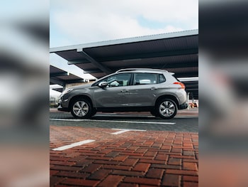 Used Peugeot 2008 2015 for sale - 77485098: Photo