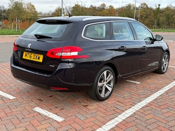 Used Peugeot 308 2016 for sale - 76609424: Photo