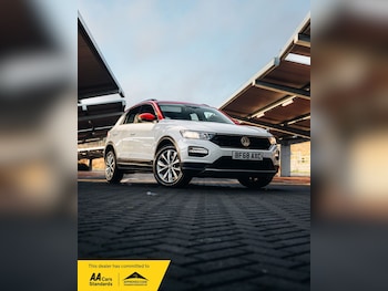 Used Volkswagen T-Roc 2018 for sale - 77485094: Photo