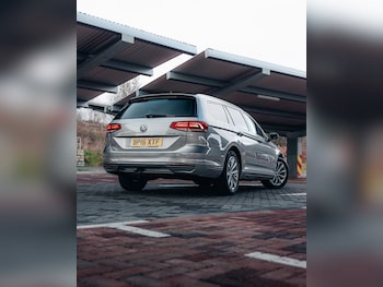 Used Volkswagen Passat 2016 for sale - 77414000: Photo