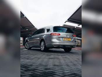 Used Volkswagen Passat 2016 for sale - 77414000: Photo