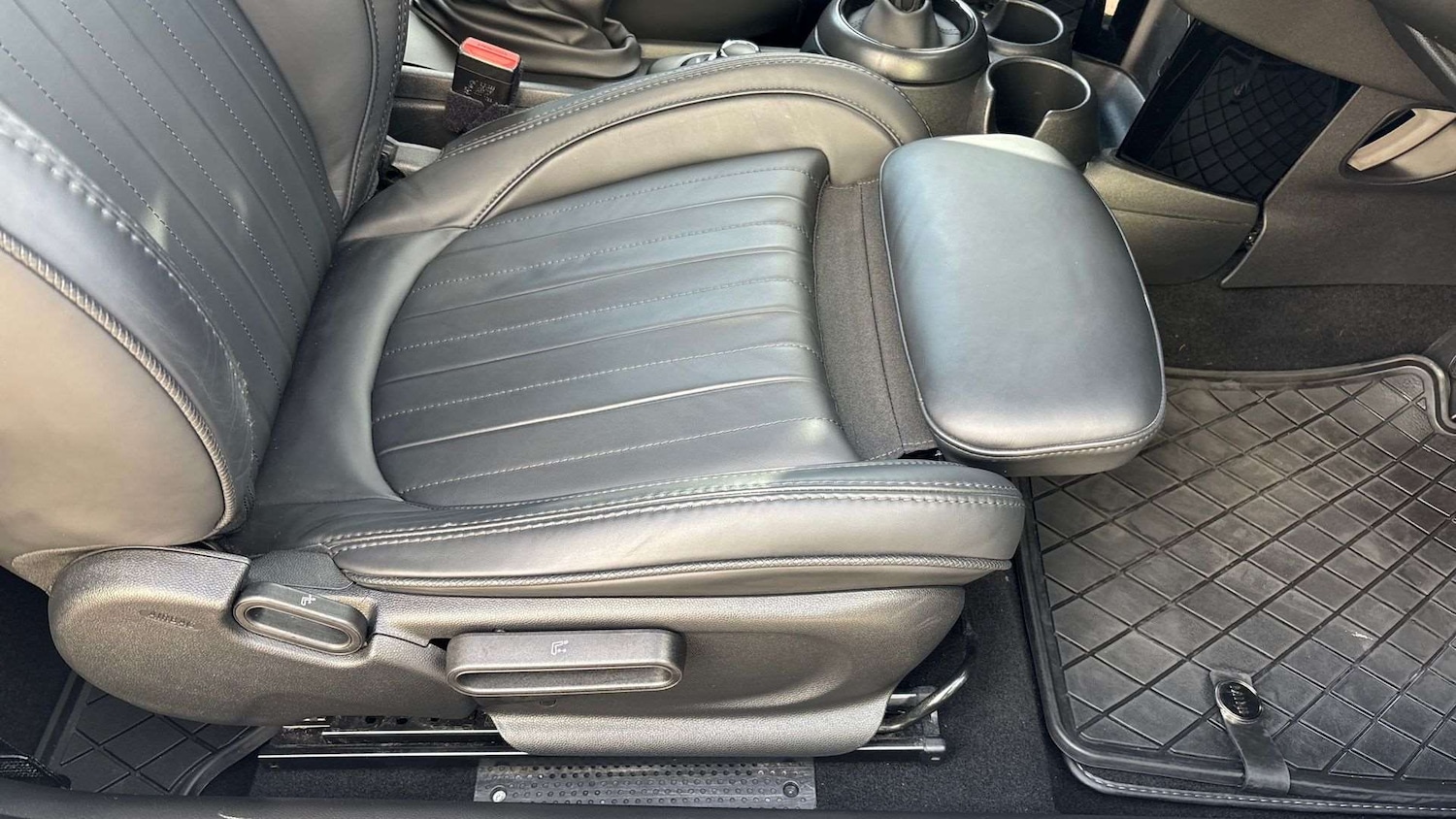 Used MINI Convertible 2023 for sale - 76421191: Photo 28