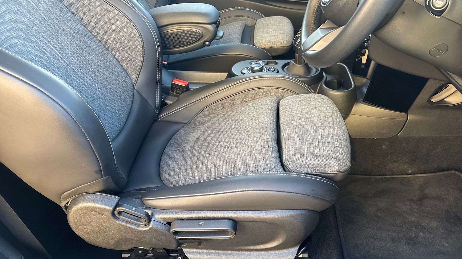 Used MINI Hatch 2022 for sale - 77093473: Photo 28