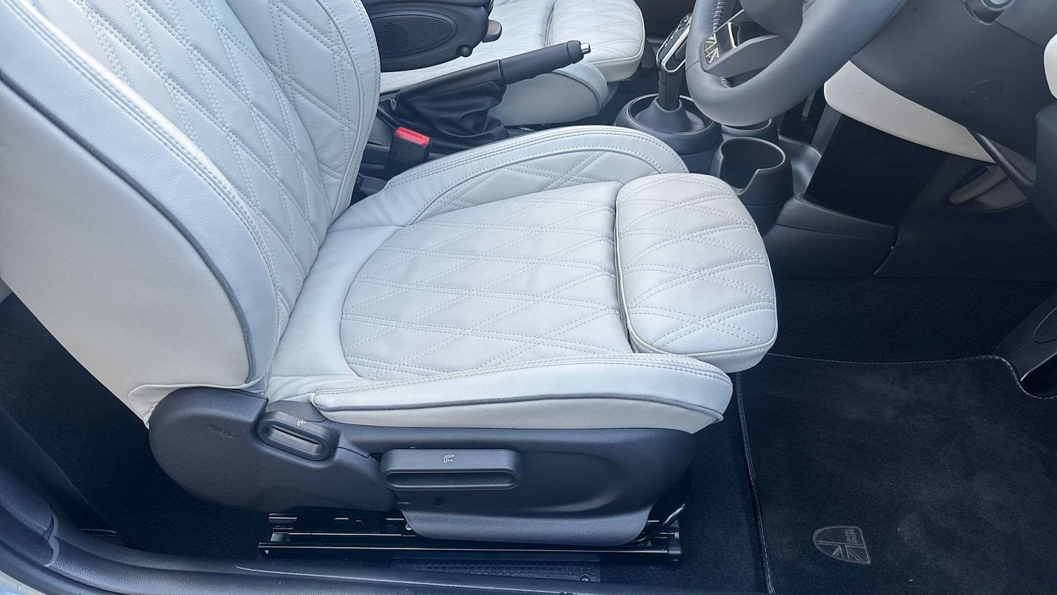 Used MINI Convertible 2023 for sale - 76827546: Photo 28