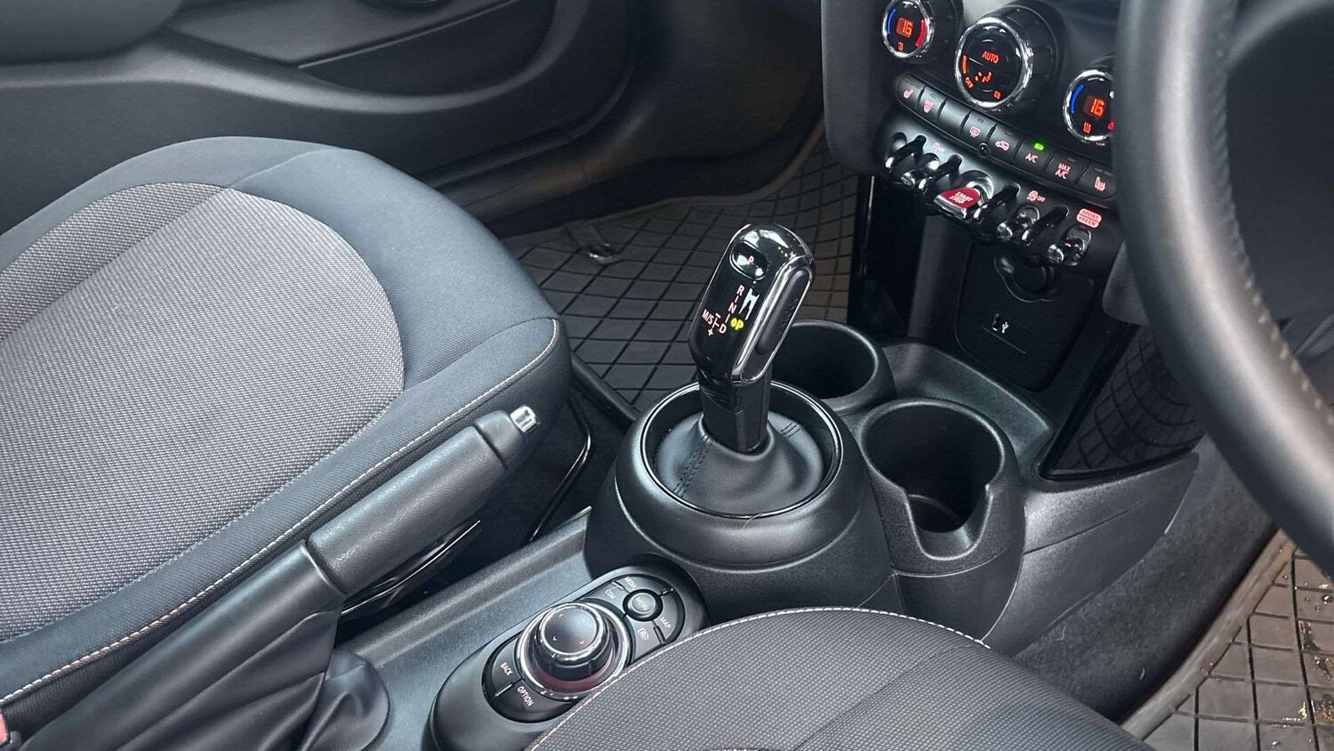 Used MINI Hatch 2022 for sale - 77500358: Photo 12