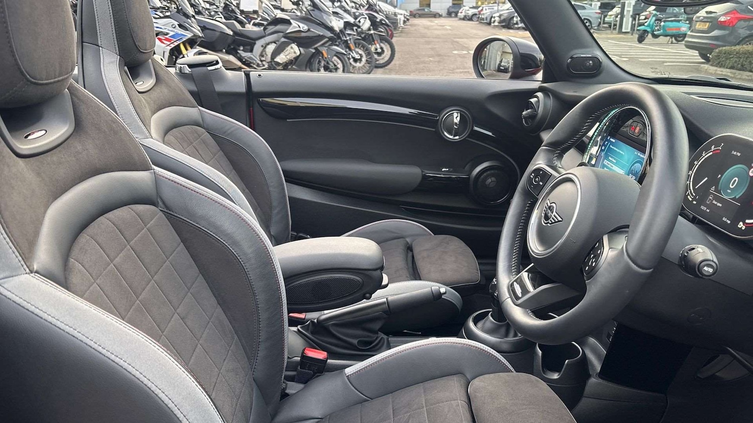 Used MINI Convertible 2024 for sale - 76421206: Photo 13