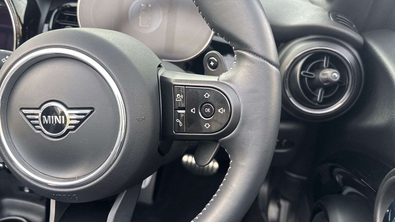 Used MINI Convertible 2024 for sale - 76421206: Photo 23