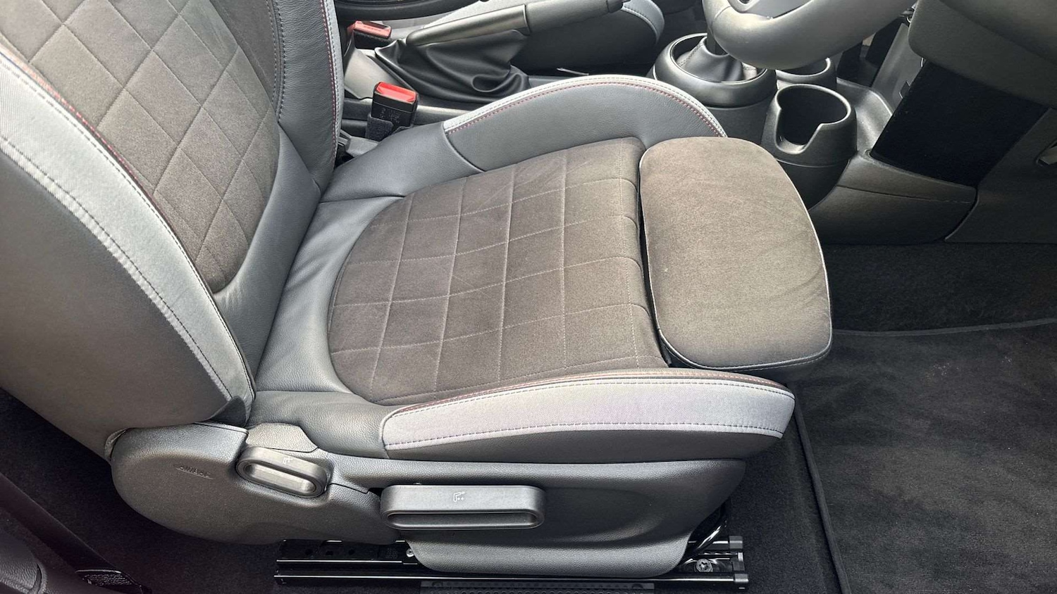 Used MINI Convertible 2024 for sale - 76421206: Photo 28